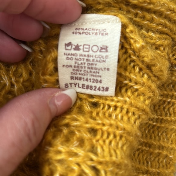 Hem & Thread TURTLENECK SWEATER🌻Perfect FALL🍁Golden Mustard color Size Medium - Picture 8 of 8